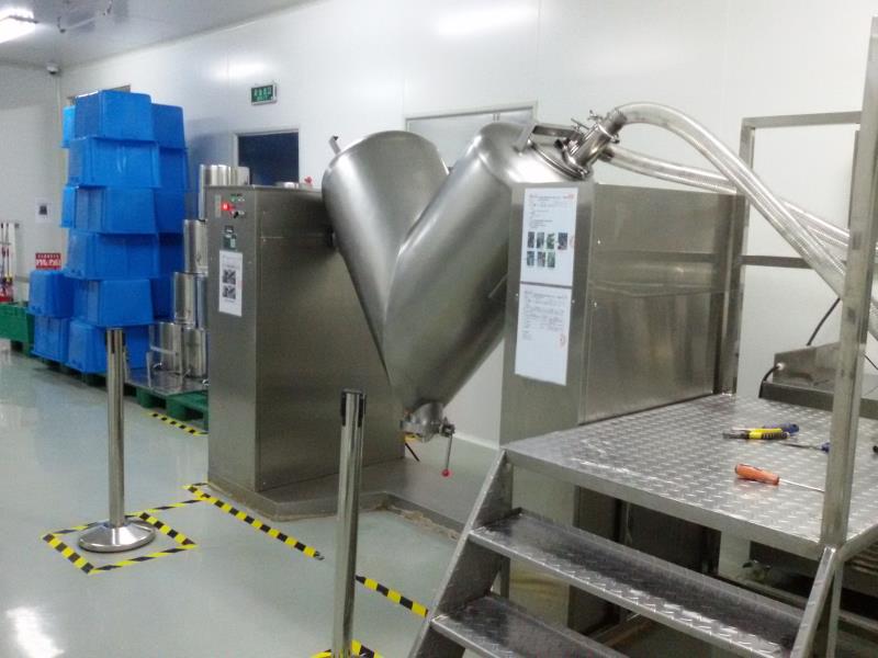 V型混合機(jī)上料.jpg V型混合機(jī)上料.jpg